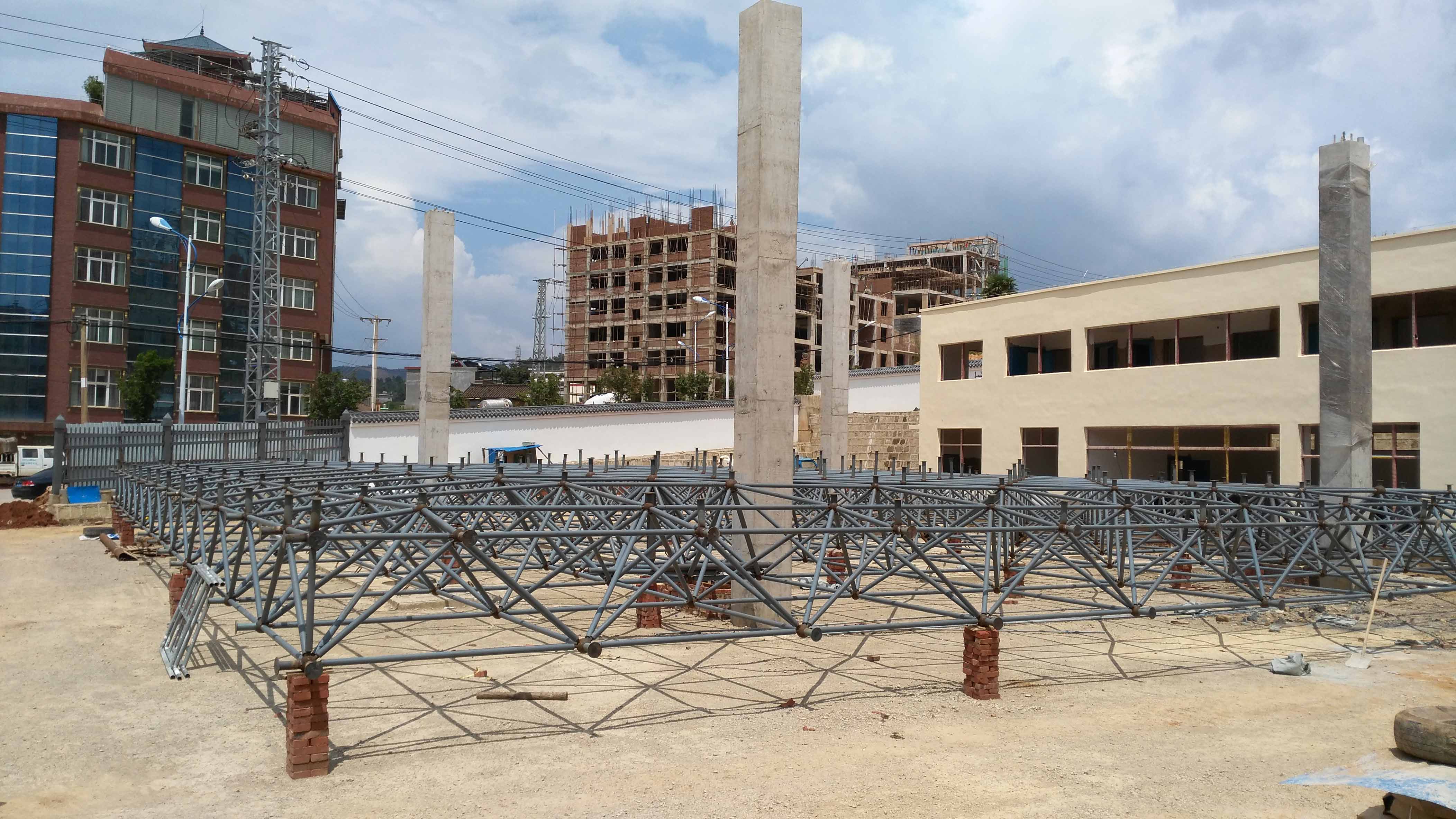 新乐小型加油站网架